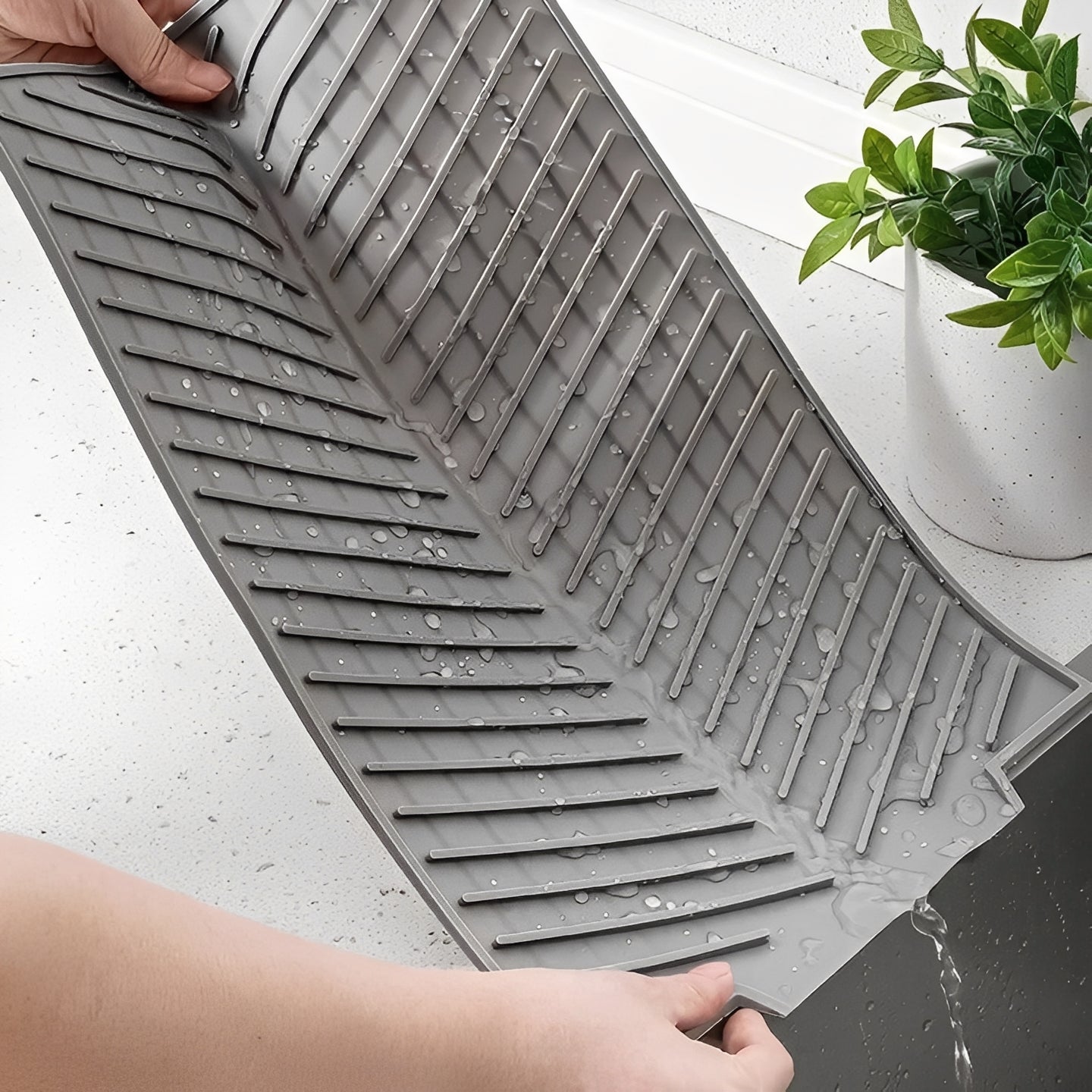 Non Slip Silicone Drying Mat with Drip Tray Design for Dishes