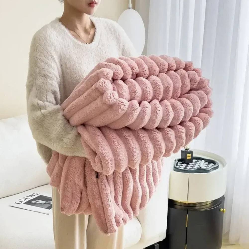 Faux Fur Warm Blanket, Soft and Luxurious Throw for Couch and Bed