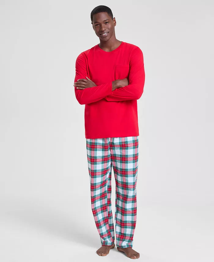 Relaxed Plaid Pajama Set in a Cotton Polyester Blend with Crew Neck Top and Seam Pocket Pants