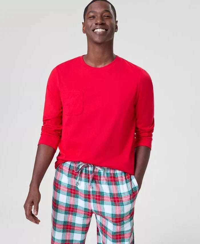 Relaxed Plaid Pajama Set in a Cotton Polyester Blend with Crew Neck Top and Seam Pocket Pants