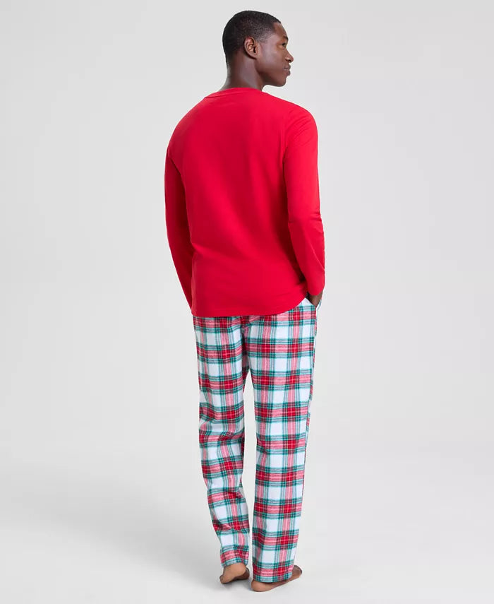 Relaxed Plaid Pajama Set in a Cotton Polyester Blend with Crew Neck Top and Seam Pocket Pants