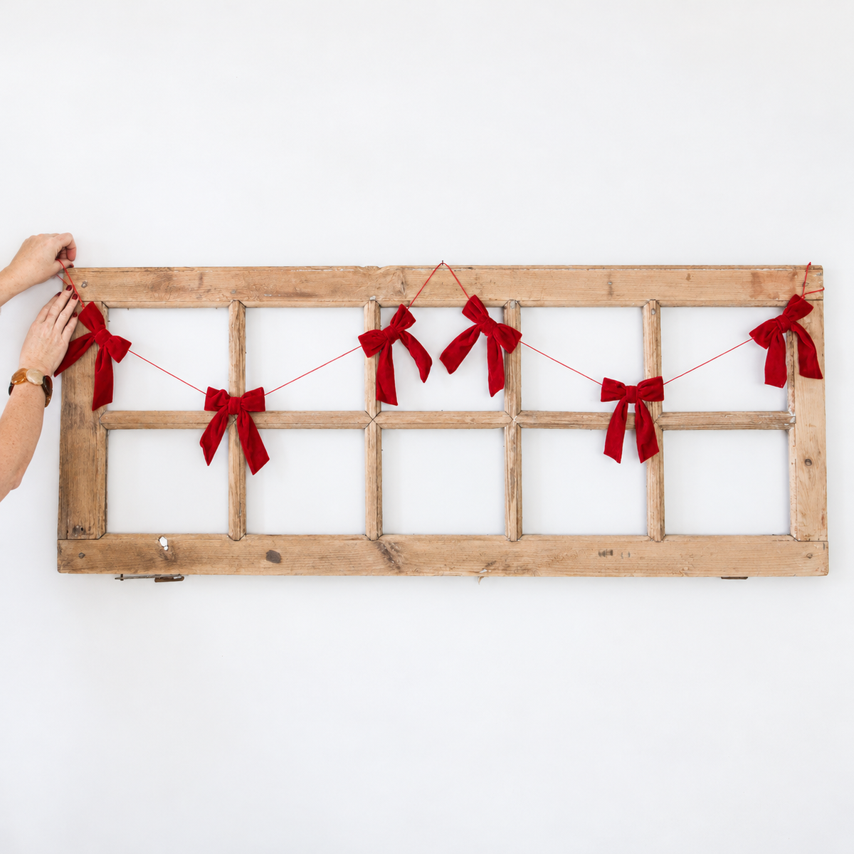 Red Velvet Bow Garland with Lightweight Cord Design for Home Decor 5 Feet