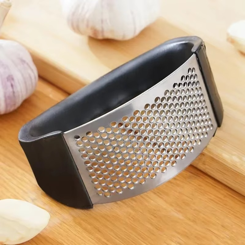 Stainless Steel Garlic Press with Ergonomic Handle for Crushing and Mincing Garlic