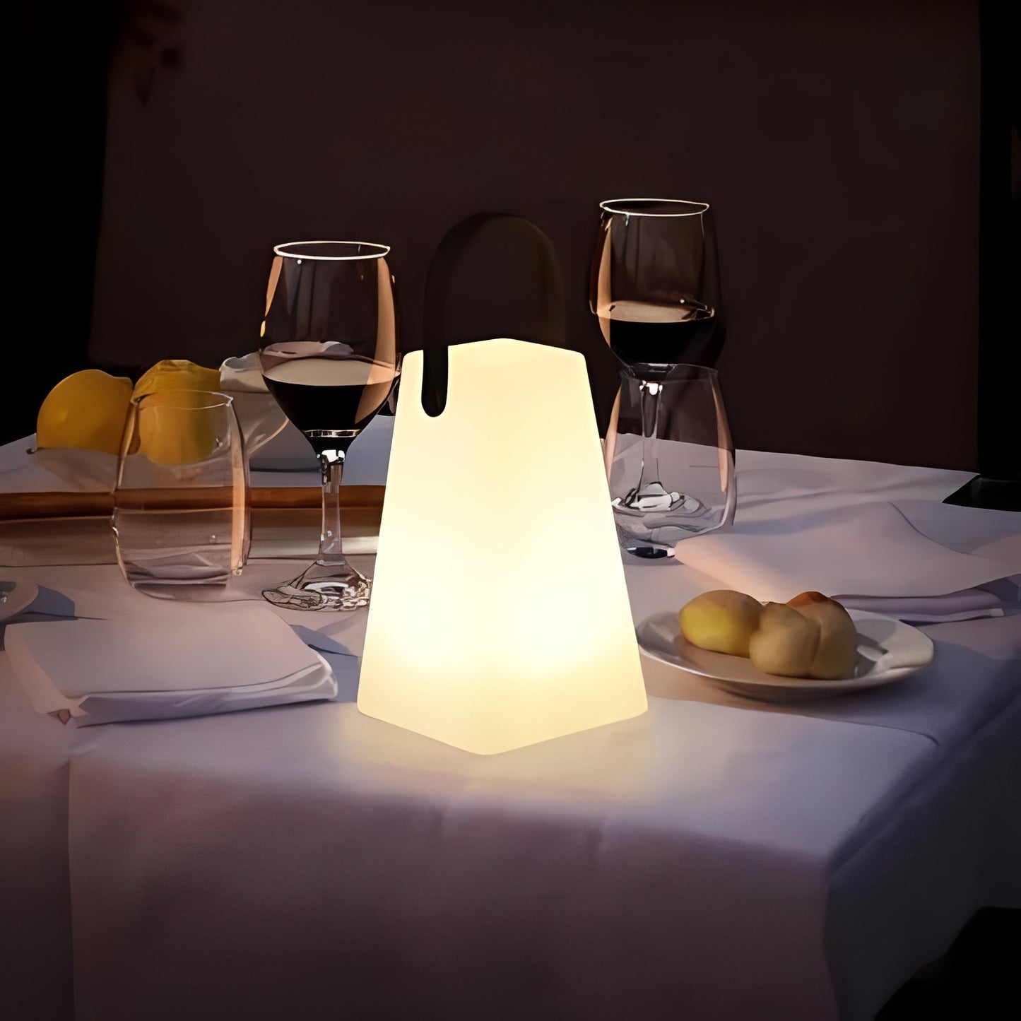 Waterproof Cordless LED Lamp for Tabletop Use