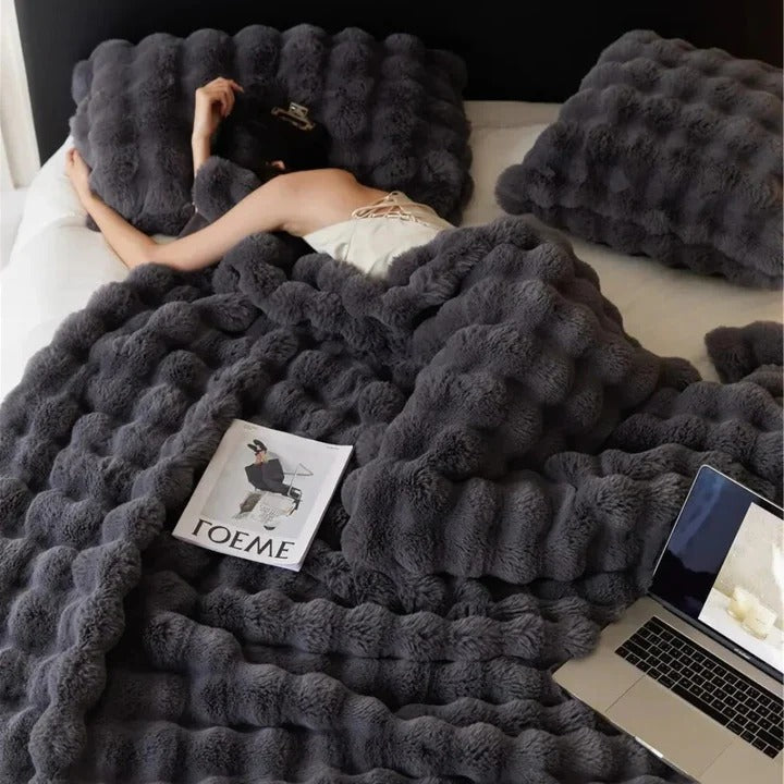 Plush Sofa Blanket with Machine Washable Fabric