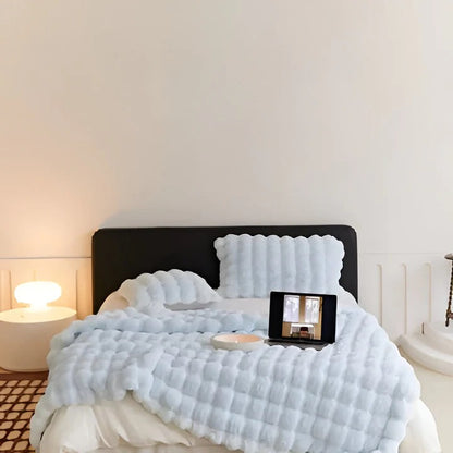 Plush Sofa Blanket with Machine Washable Fabric