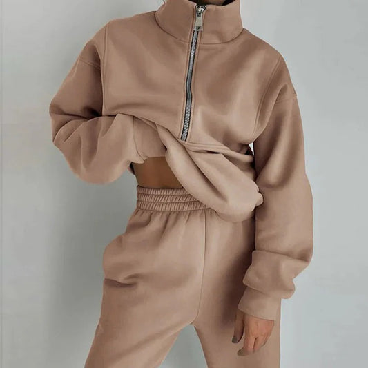 Womens Athletic Tracksuit Set with Fitted Design for Gym and Casual Wear
