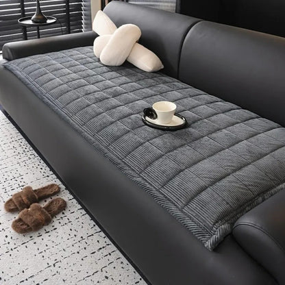 Quilted Couch Cover Mat with Pattern