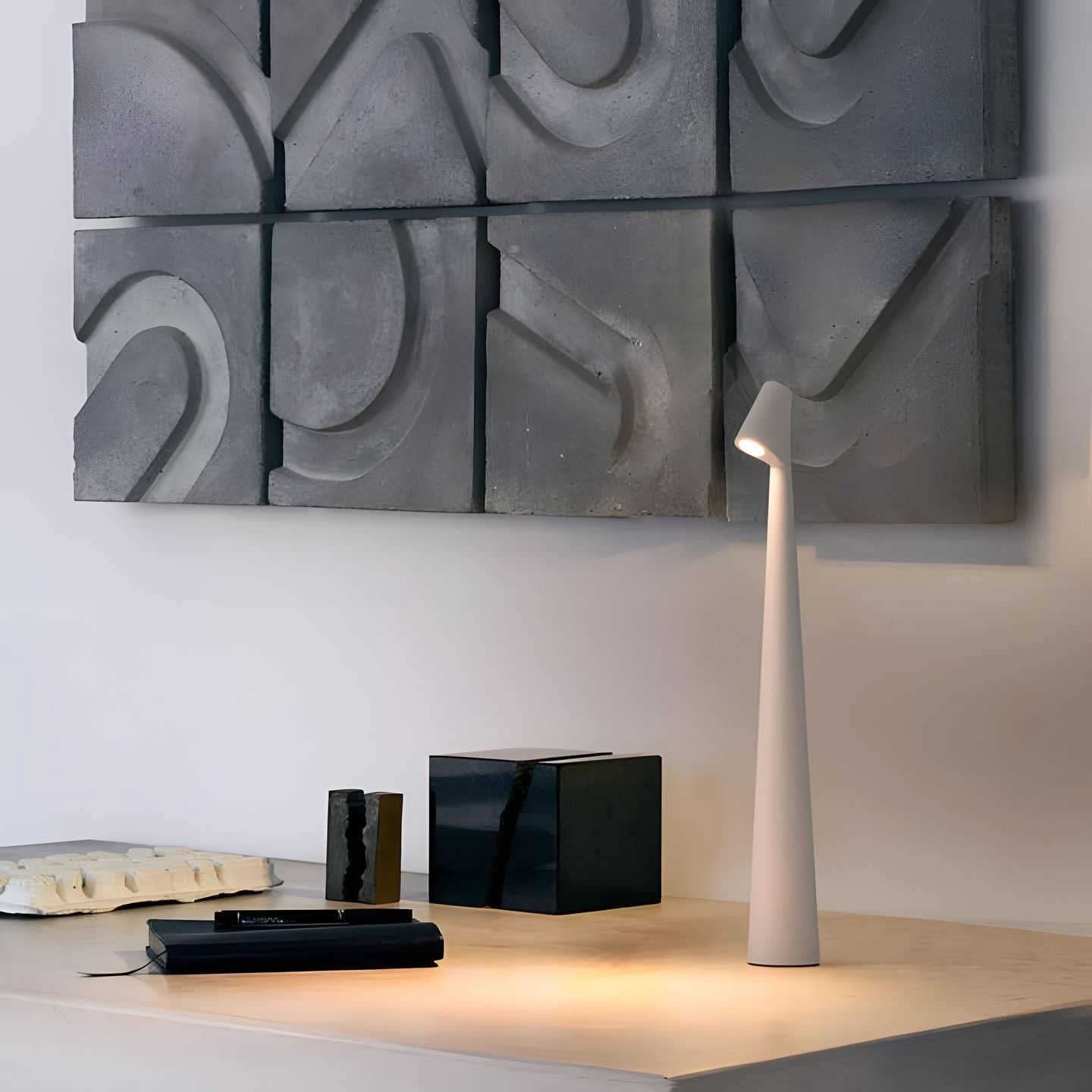 Cordless Aluminum Desk Lamp with 3-Level Dimming and USB Charging