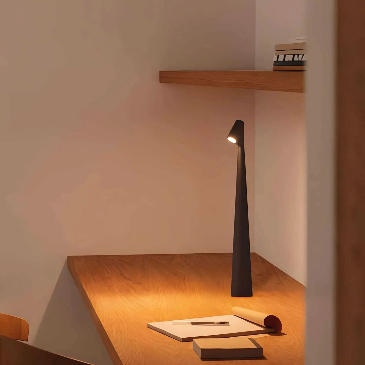 Cordless Aluminum Desk Lamp with 3-Level Dimming and USB Charging