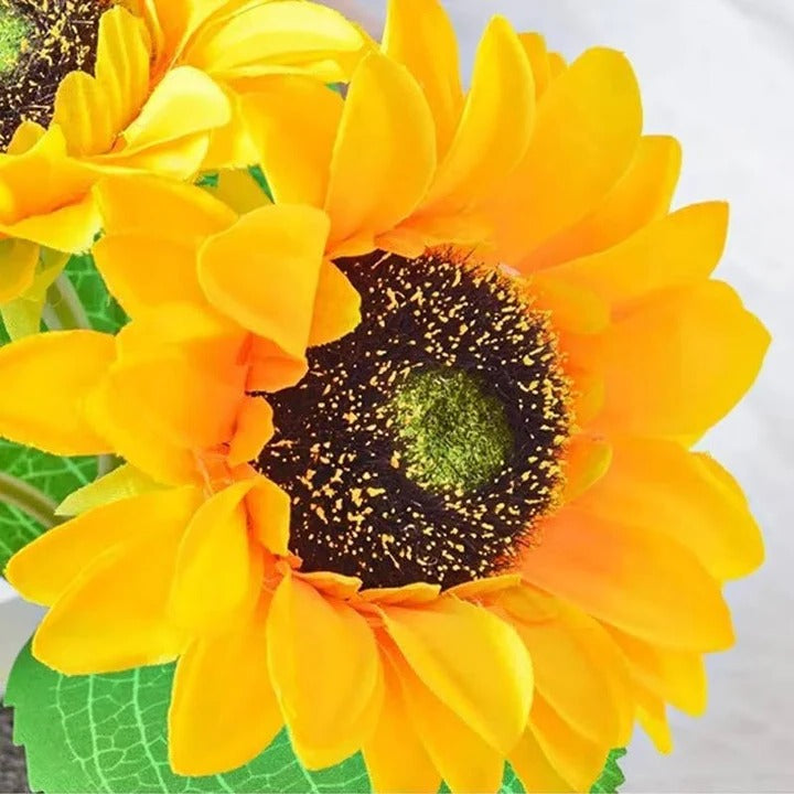 Sunflower Shaped LED Table Lamp with Warm Ambient Glow