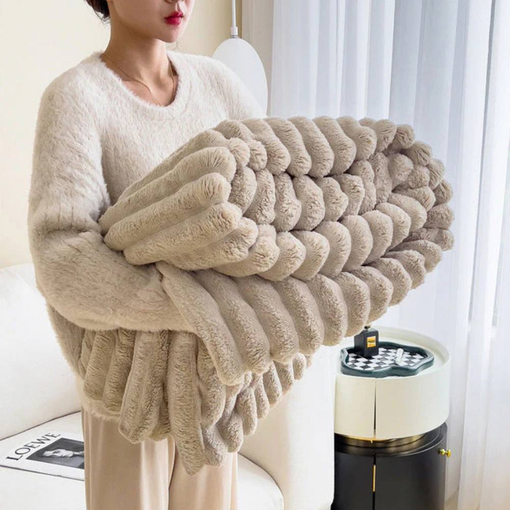 Faux Fur Warm Blanket, Soft and Luxurious Throw for Couch and Bed