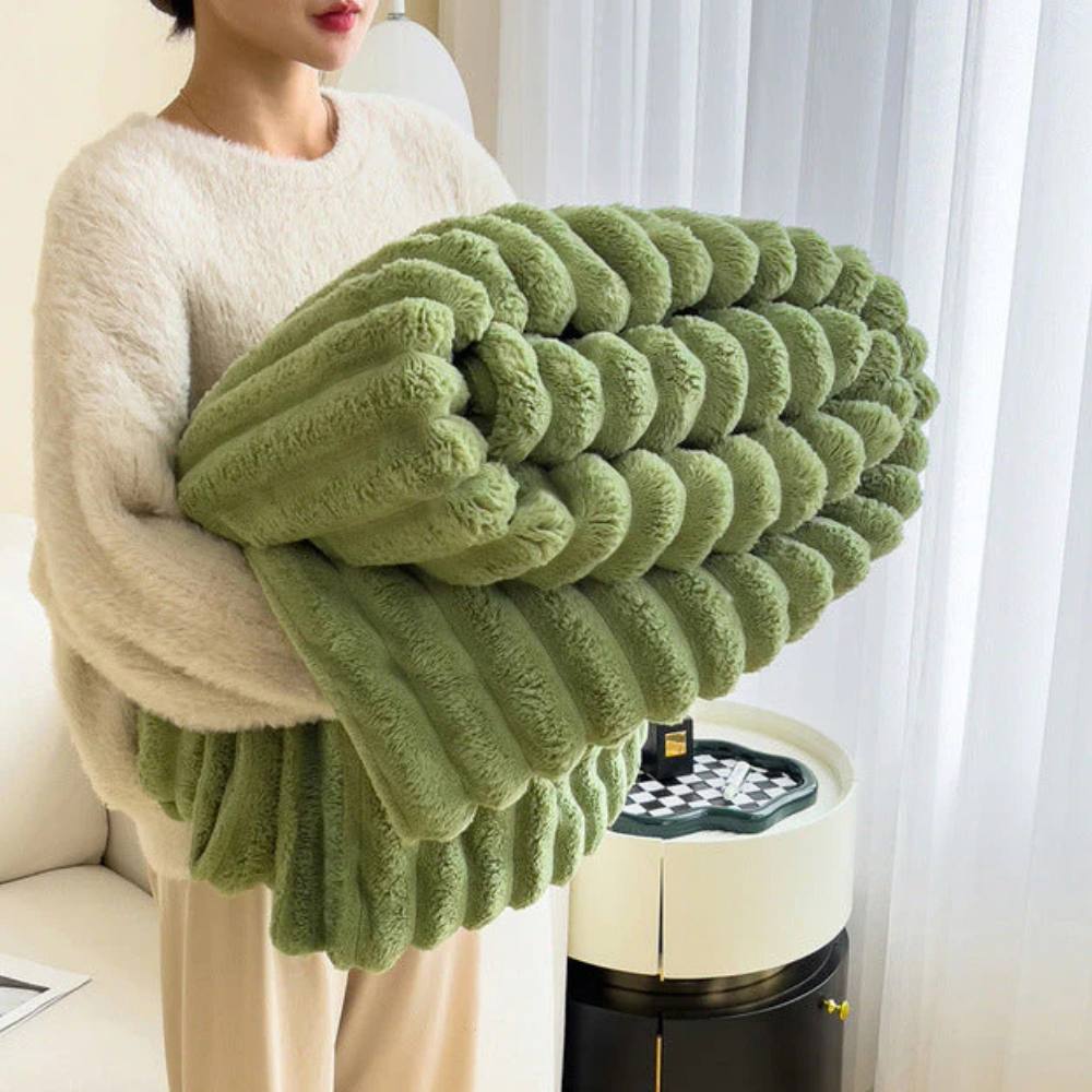 Faux Fur Warm Blanket, Soft and Luxurious Throw for Couch and Bed